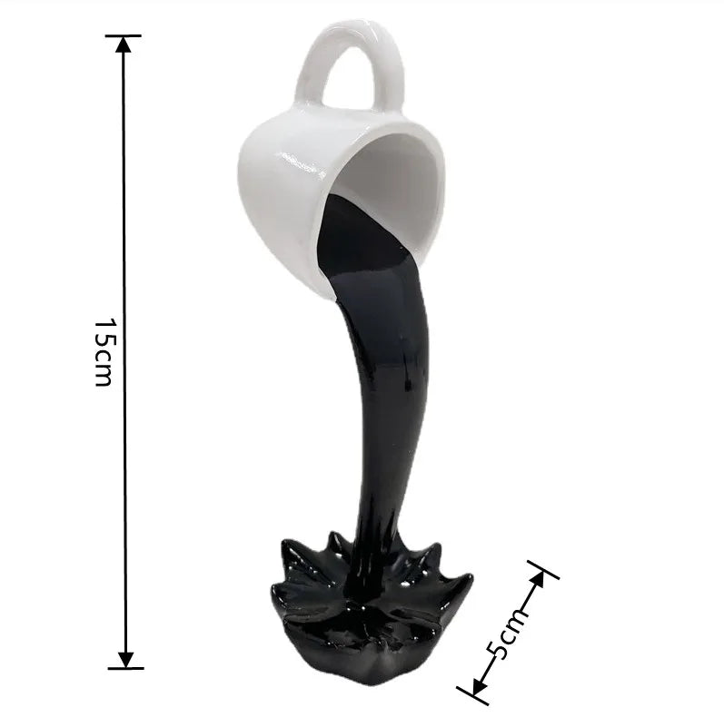 Escultura Xicara de Café Flutuante Derramando / Meu Luxo